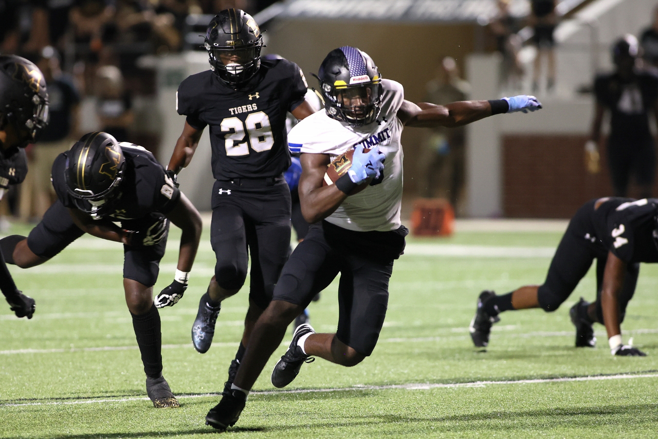 Summit controls Mansfield, scores rivalry victory